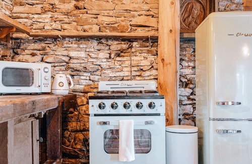 Layton Cabin | Couple's Serenity Cabin * Hot Tub *Lake