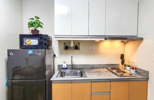 Iloilo Apartment | Couples' Comfort: Iloilo City Studios