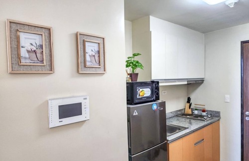 Iloilo Apartment | Couples' Comfort: Iloilo City Studios