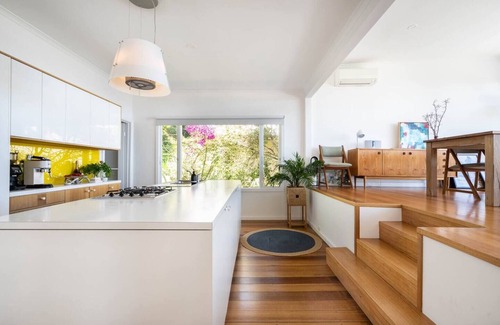 McCrae Cottage | Couples Corner A Stylish Bay View Retreat