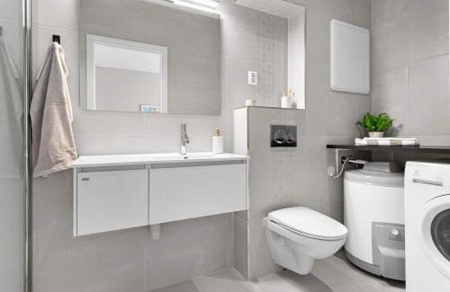 Sandviken Apartment | Couples Dream - Balcony