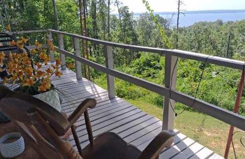 Shorterville House | COUPLES GETTAWAY! LAKE Eufaula private Cottage! BEAUTIFUL VIEWS! Couples, Honeymoon, Family of 3,BOAT PARKING