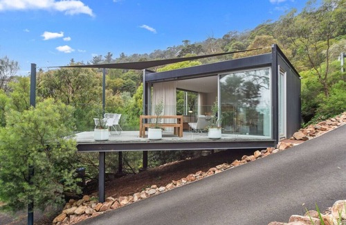 McCrae House | Couples Hillside Retreat