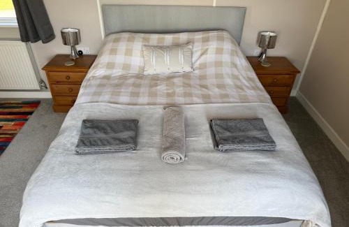 Sturton By Stow House | Couple’s Lodge With Hot Tub