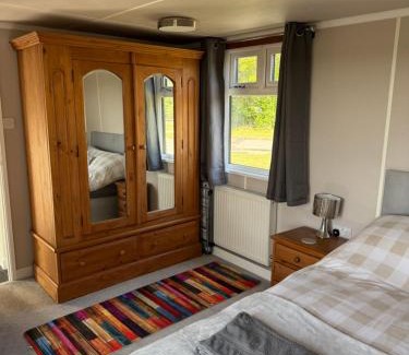 Sturton By Stow House | Couple’s Lodge With Hot Tub