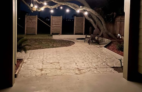 Pirates Beach House | Couples Retreat Close to beach & golf Peaceful