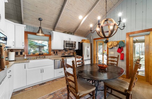 Dunnellon Cottage | Couples Retreat! Luxury Cottage directly on the Rainbow River