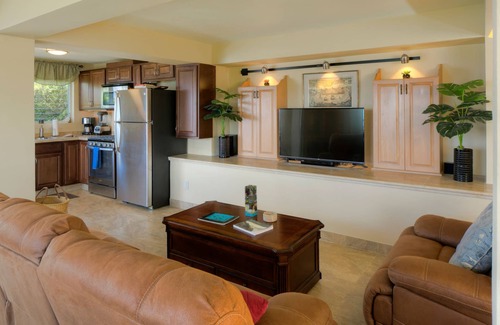 Estate Freemans Ground Villa | Couples Retreat, Sweeping VIEWS, Kayaks Await at the Beach!