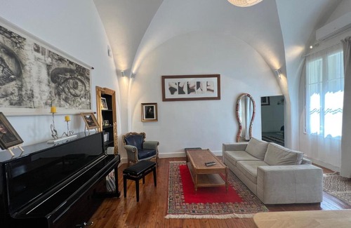 Montpellier City-Centre Apartment | Courbet's bachelor pad