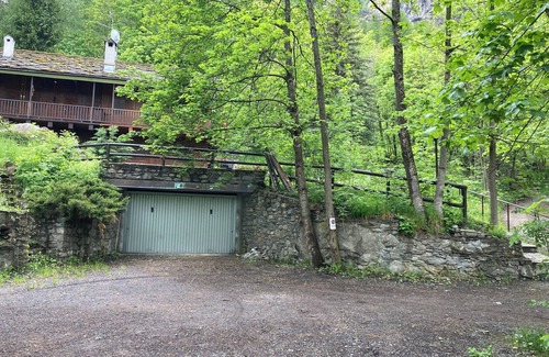 Dolonne Ski Chalet | Courmayeur Chalet x5, next to ski gondola, PRIVATE PARKING,garden , Wifi,