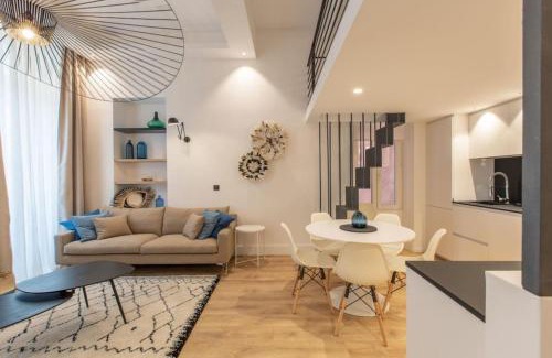 Old Town Apartment | COURS SALEYA Brand-new! Old town and beach