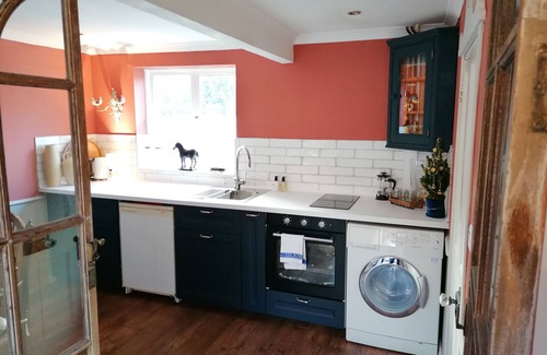 Old Windsor Cottage | Courtyard Apartment near Windsor, and the Great Park