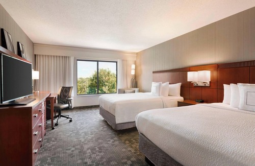 Normal Hotel | Courtyard Bloomington Normal
