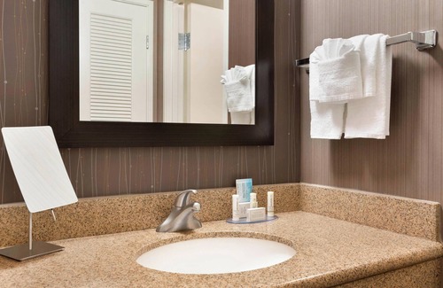 Normal Hotel | Courtyard Bloomington Normal