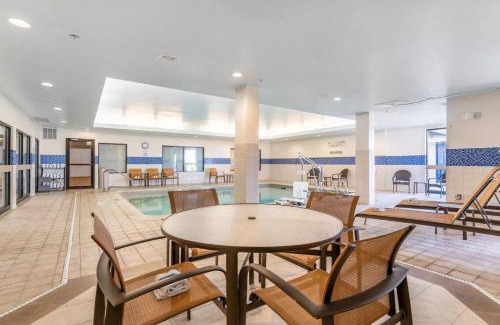 Williston South Hotel | Courtyard Burlington Williston