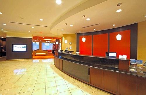 Northeast Mississauga Hotel | Courtyard by Marriott Mississauga - Airport Corporate Centre West