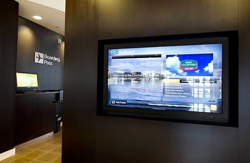Northeast Mississauga Hotel | Courtyard by Marriott Mississauga - Airport Corporate Centre West