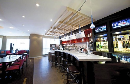 Northeast Mississauga Hotel | Courtyard by Marriott Mississauga - Airport Corporate Centre West