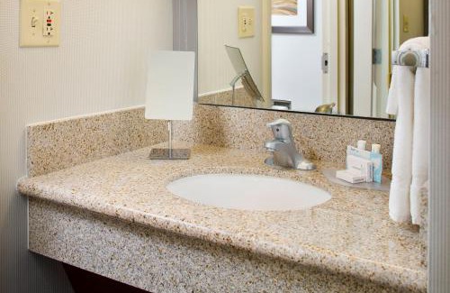 Sandston Hotel | Courtyard by Marriott Richmond Airport