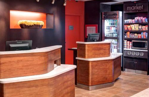 Greenwich Hotel | Courtyard by Marriott Wichita East
