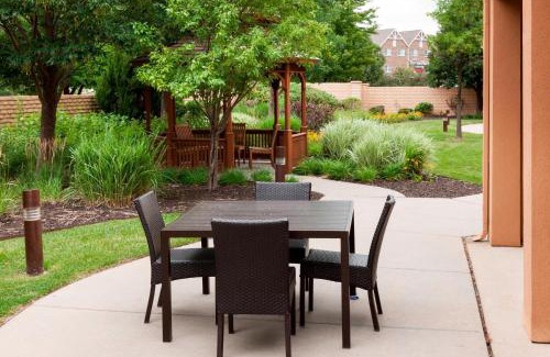 Greenwich Hotel | Courtyard by Marriott Wichita East
