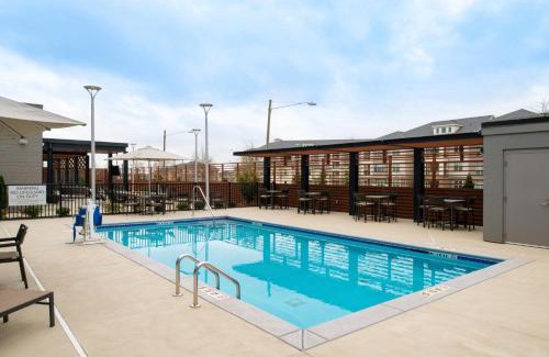 Dixie - Berryhill Hotel | Courtyard Charlotte Steele Creek