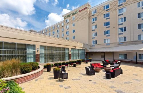West Central Hotel | Courtyard Fort Wayne Downtown at Grand Wayne Convention Center