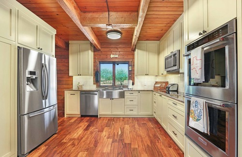 Martindale House | Cousins River Retreat I Log Home, River, Hot tub