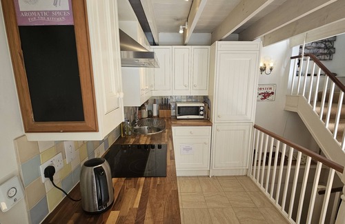 Portloe Cottage | Cove Cottage - sleeps 6 guests in 3 bedrooms