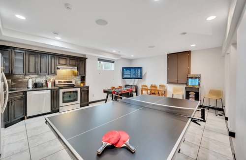 Southeast Edmonton House | Cove - Huge Estate! King Beds, Games Room & BBQ
