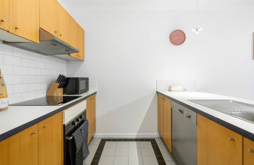 South Melbourne Apartment | Coventry Gardens Family Escape -sleeps 4