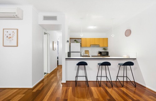 South Melbourne Apartment | Coventry Gardens Family Escape -sleeps 4