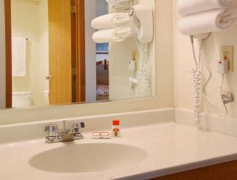 Winterset Hotel | Covered Bridge Inn