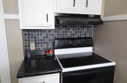Kutzky Park House | Covered By Faith Rentals Downtown -Family House