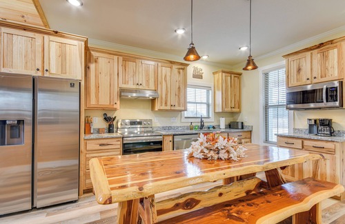 Richland Cabin | Covered Porch & Fire Pit: Cabin in Richland