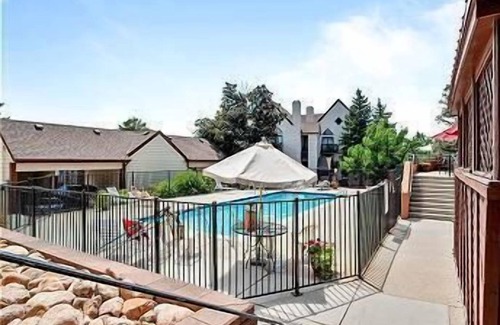 Englewood Apartment | Coveted DTC Apartment! Free Parking & Fast WiFi!