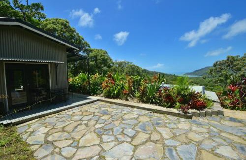 Cow Bay House | Cow Bay Hilltop Escape
