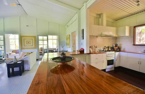 Cow Bay House | Cow Bay Hilltop Escape
