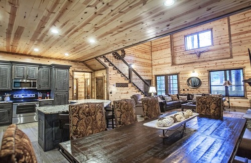 Broken Bow Cabin | Cowboy Castle - Ridge Line Lodge, Hot Tub, Games, Outdoor Entertaining🔥 🌲
