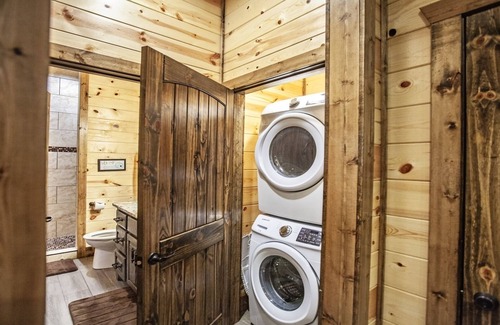 Broken Bow Cabin | Cowboy Castle - Ridge Line Lodge, Hot Tub, Games, Outdoor Entertaining🔥 🌲