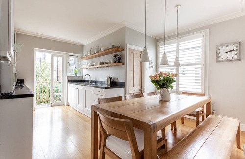 Mortlake Apartment | Cowley Road by onefinestay