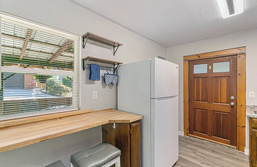 La Center Cottage | Cowpoke Cottage just 2 miles away from Ilani casino