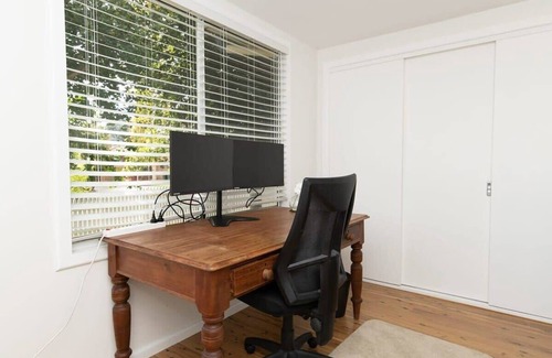 Orange East House | Cox Cottage - Spacious Family Home, Pets Allowed