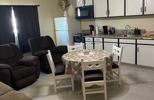 Safford Apartment | Coxy 2 Bedroom Apartment getaway with AC