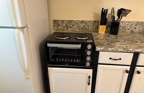 Safford Apartment | Coxy 2 Bedroom Apartment getaway with AC