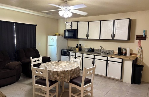 Safford Apartment | Coxy 2 Bedroom Apartment getaway with AC