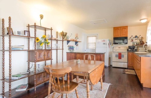 Joshua Tree House | COYOTE CREEK RETREAT - Semi-Rural Monument Views Stargazing Jacuzzi Vintage LPs