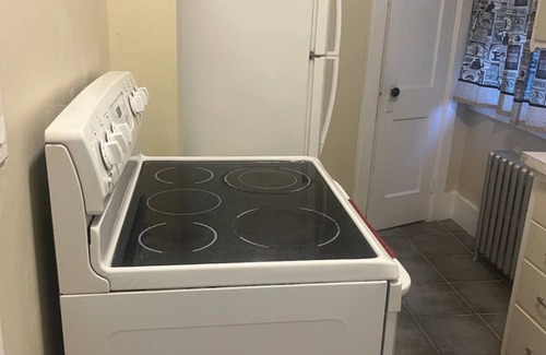Taunton Apartment | Cozy 1 bdrm with 2 levels with private entrance and private porch