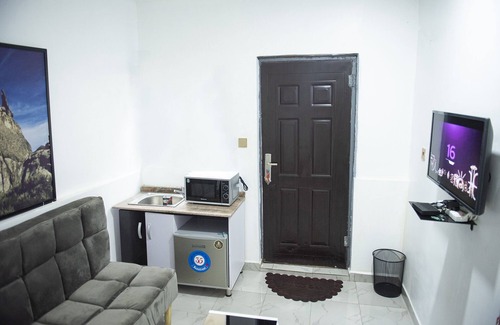 Abuja Apartment | Cozy 1 Bed Apart - 24Hrs Power/WIFI/Security (Ash)