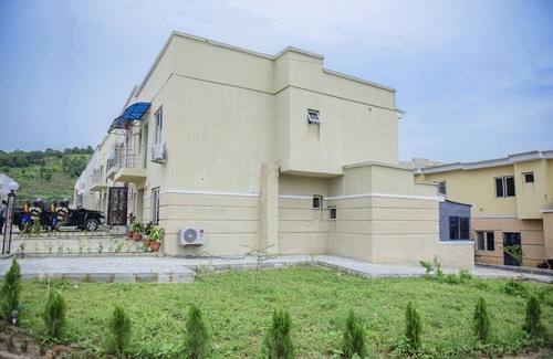Abuja Apartment | Cozy 1 Bed Apart - 24Hrs Power/WIFI/Security (Ash)